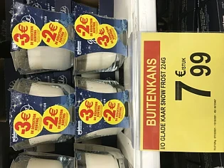 In Carrefour Hypermarkt Brugge. Glade kaarsen...