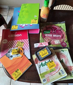 Carrefour hyper st eloois vijve: veel schoolg...