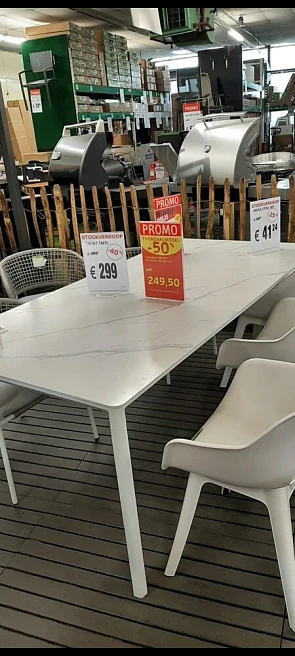 Bij Brico Korbeek-Lo deze tafel gezien aan -4...