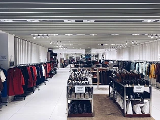 Stockstunter Gent nodigt jullie uit: 👗🚀👕...