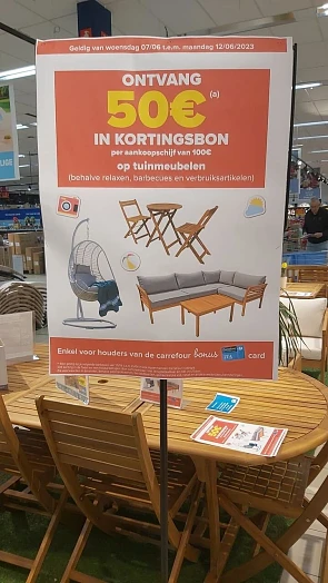 Per aankoopschijf van 100 euro aan tuinmeubel...
