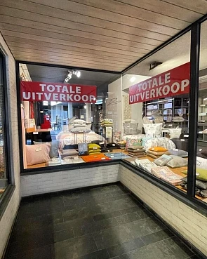 Totale uitverkoop van de winkel decoratie de...