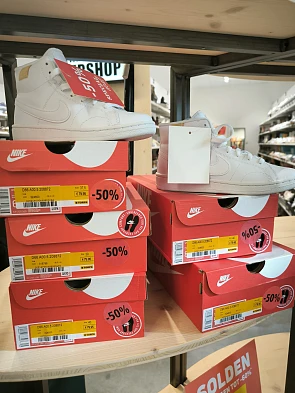 Nike sneakers aan 50% korting